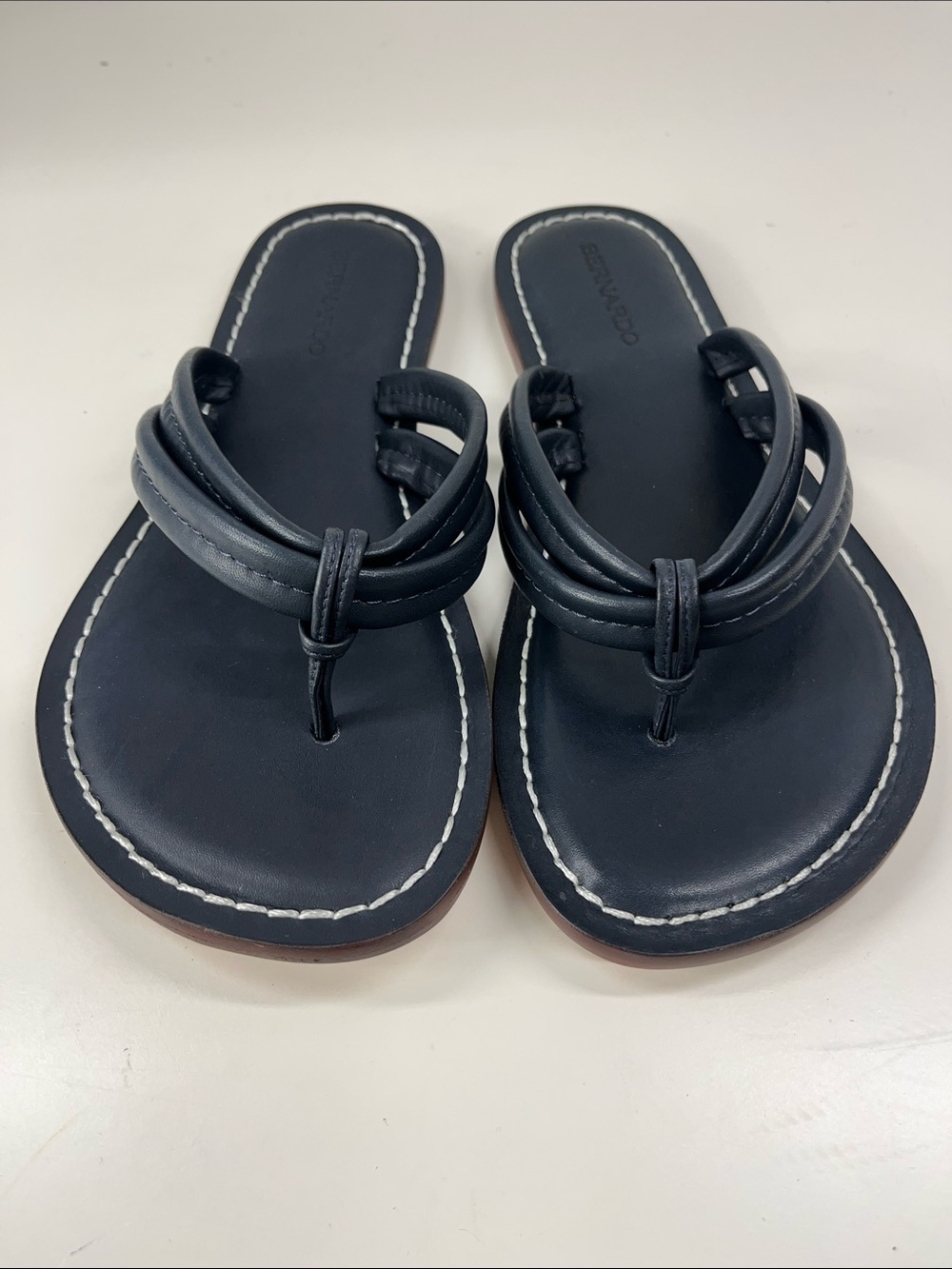 Bernardo Navy Leather Knot Toe Thong Sandals - Picture 2 of 6